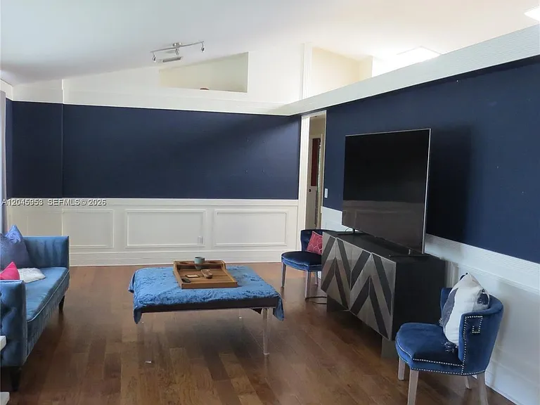 542 N Cypress Dr — Photo 27