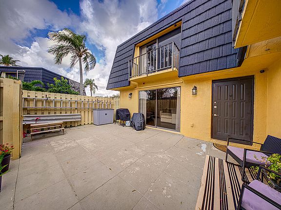 4th image of 187 Woodland Road