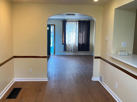 2nd image of 203 Devereaux Ave