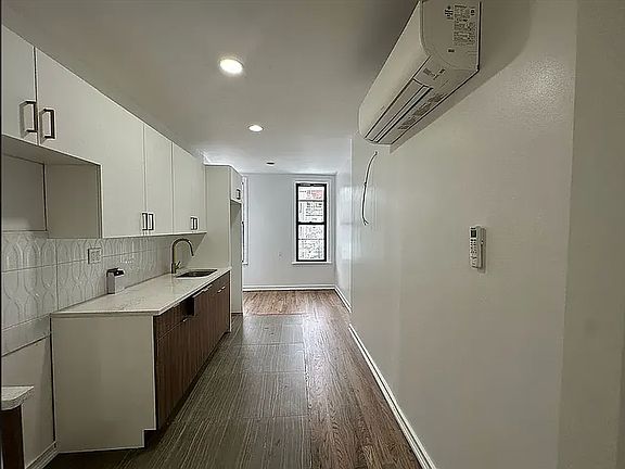 4th image of 127 Montrose Ave #3S