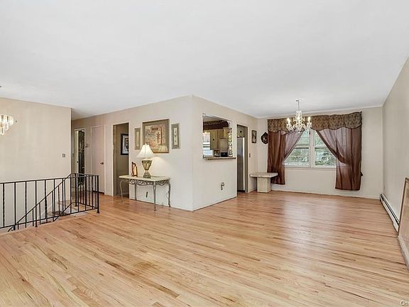 3rd image of 565 Milton Tpke
