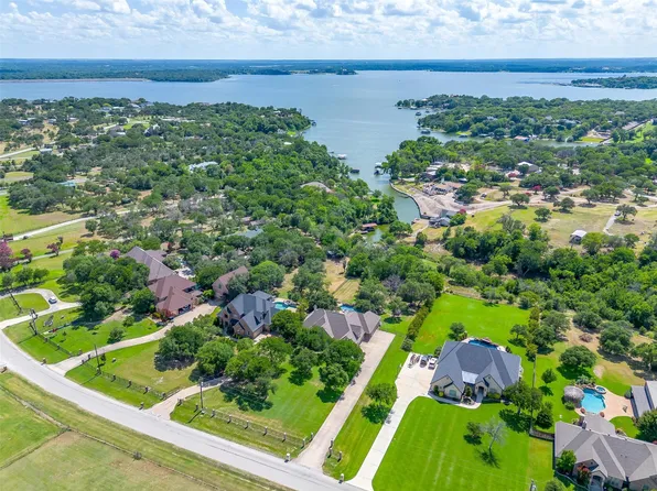 9549 Dickson Rd, Fort Worth, TX 76179