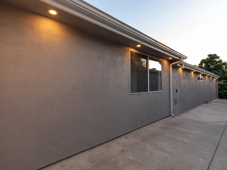 6029 Vantage Ave — Photo 33