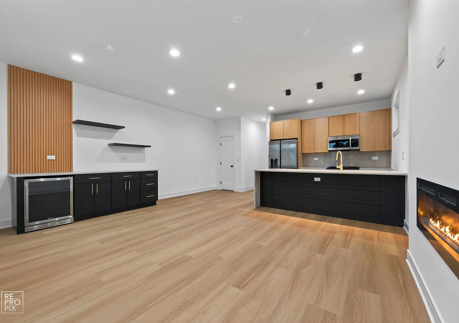 3 bed, 1300 sqft, $2,400 — Photo 4