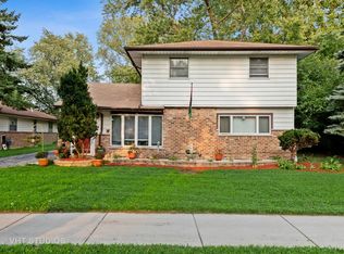 338 Blackhawk Dr, Park Forest, IL