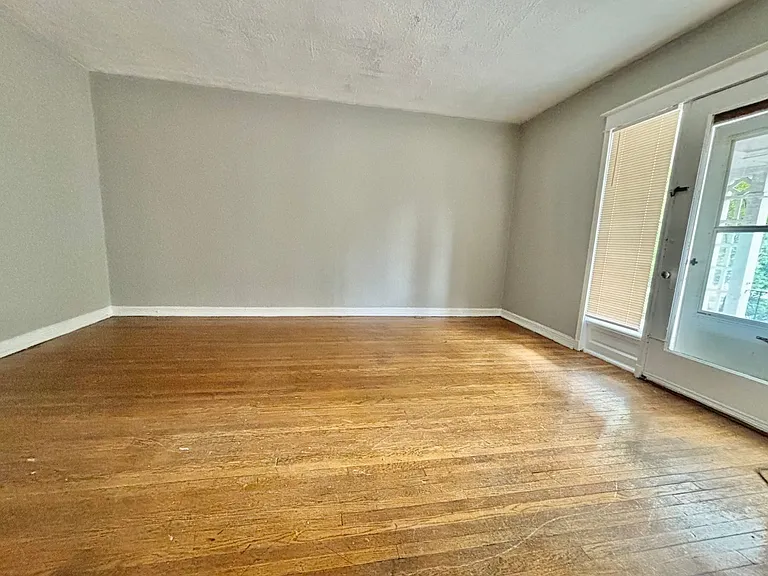 Afton Apartments — Photo 2