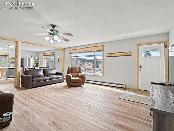 4th image of 101 W Galena Ave