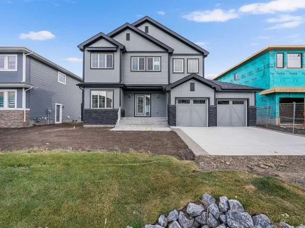 142 N Sunstone Way, Balzac, AB T4B 5T5