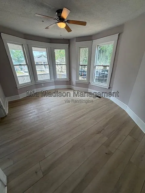 513 W 35th St — Photo 4