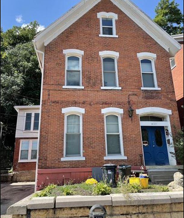 1st image of 721 Bluff St