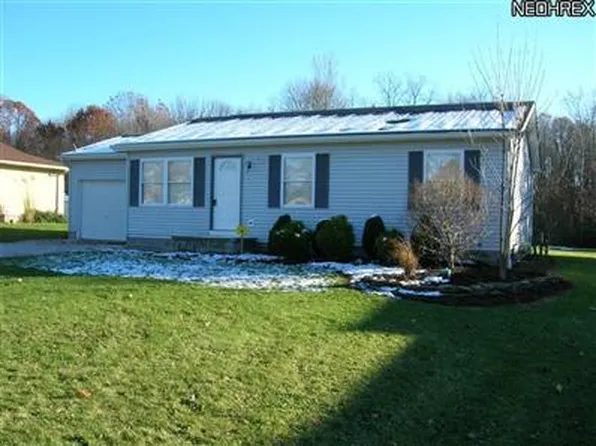 2445 Edgewater Dr, Cortland, OH 44410