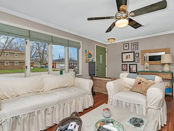 3rd image of 139 Jeanne Dr