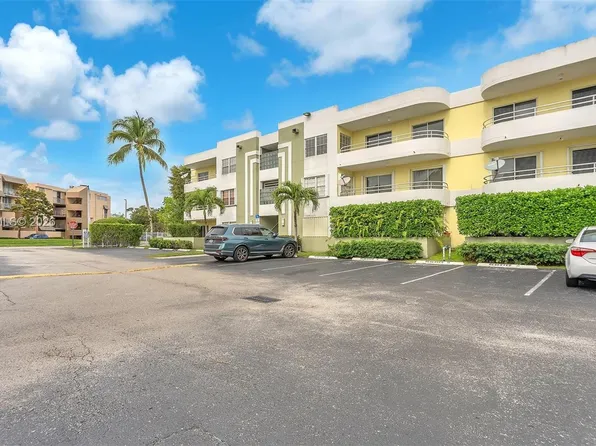 10755 SW 108th Ave APT 304, Miami, FL 33176