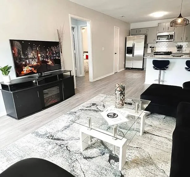 2010 Cypress Pl — Photo 2