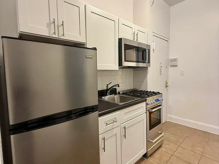 21 Leroy St #11 — Photo 4