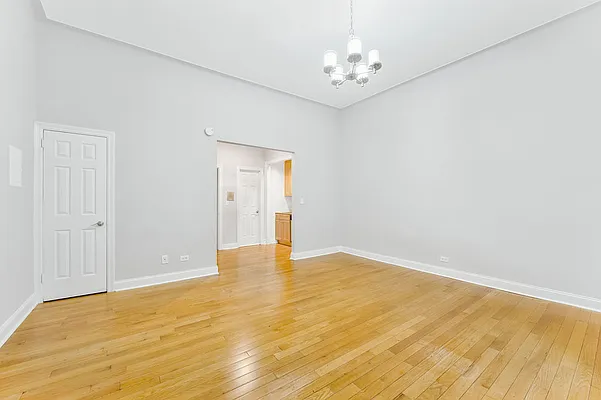 Rented by Bond New York | media 10