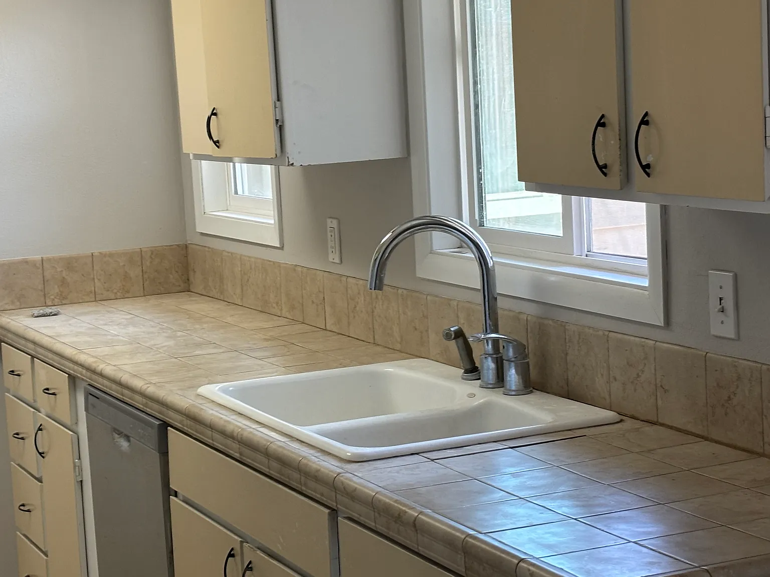 2 bed, 1000 sqft, $1,950 — Photo 3