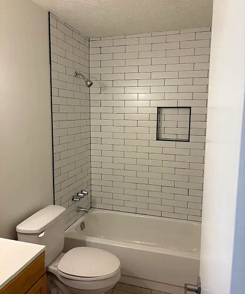 Bathroom 2 - Tub