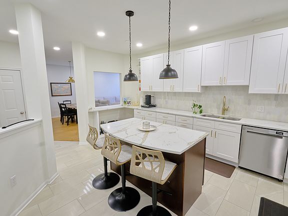 4th image of 1150 Park Dr Unit 504