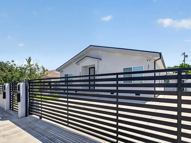 8018 Shadyglade Ave — Photo 10
