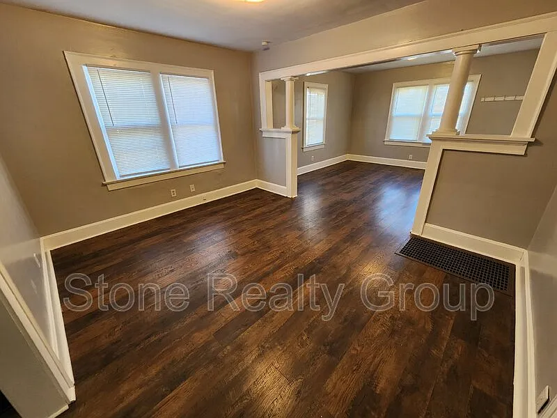 2 bed, 1.0 bath, $900 — Photo 3