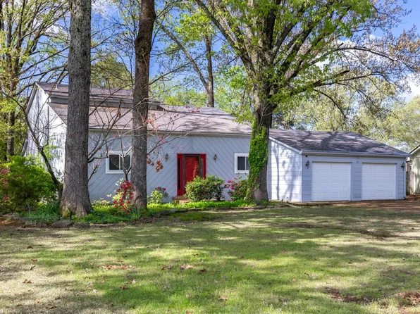 8303 Chippingham Dr, Cordova, TN 38016