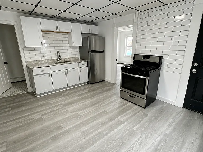 66 Broadway #2R — Photo 1