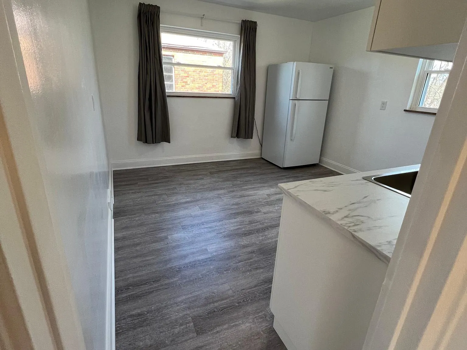 5810 Elsie Ave — Photo 3