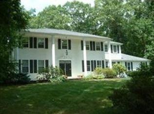 7 Onondaga Ln, Medfield, MA 02052
