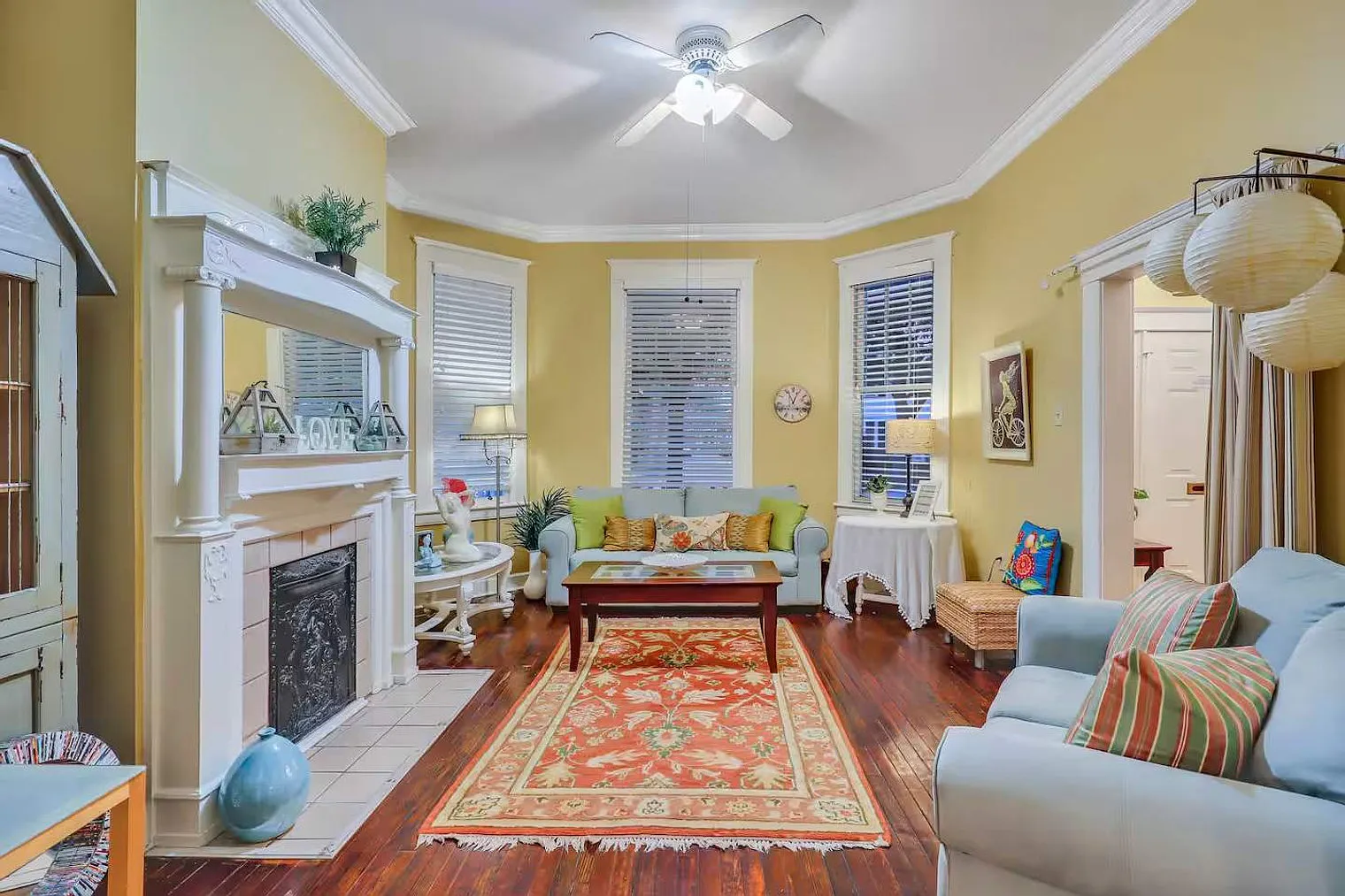 4 bed, 2.0 bath, 2152 sqft, $5,520 — Photo 2