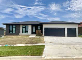 4724 Wild Flower Ln, Cedar Falls, IA 50613