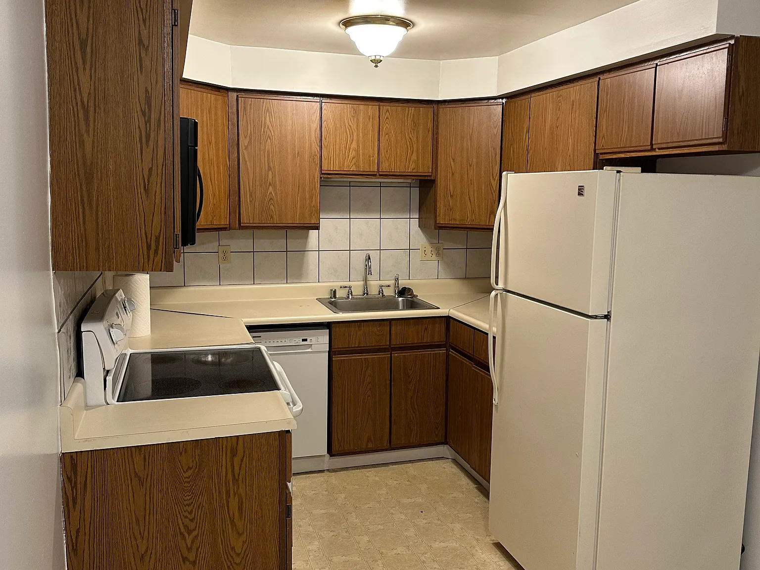 2 bed, 870 sqft, $1,600 — Photo 2