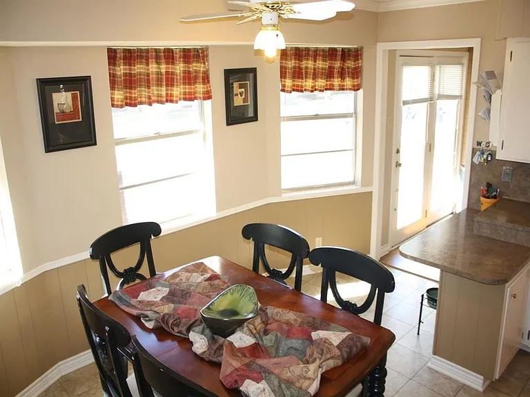 2403 Balsam St — Photo 6