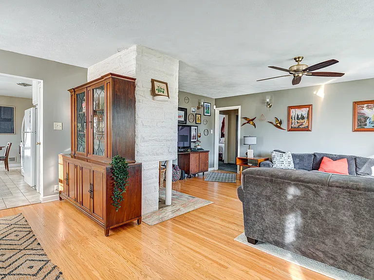1052 N Layman Ave — Photo 11