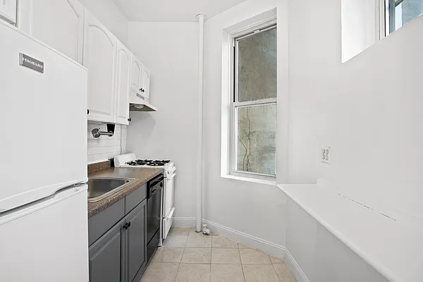 Rented by Douglas Elliman | media 4