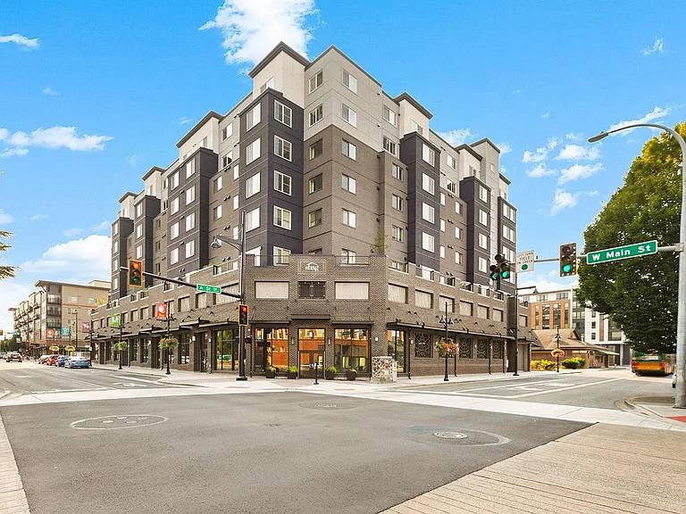 Legacy Plaza Senior Living Apartments — Photo 34