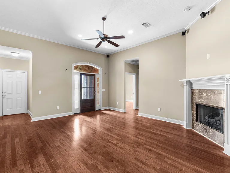 113 Dundee Cv — Photo 32