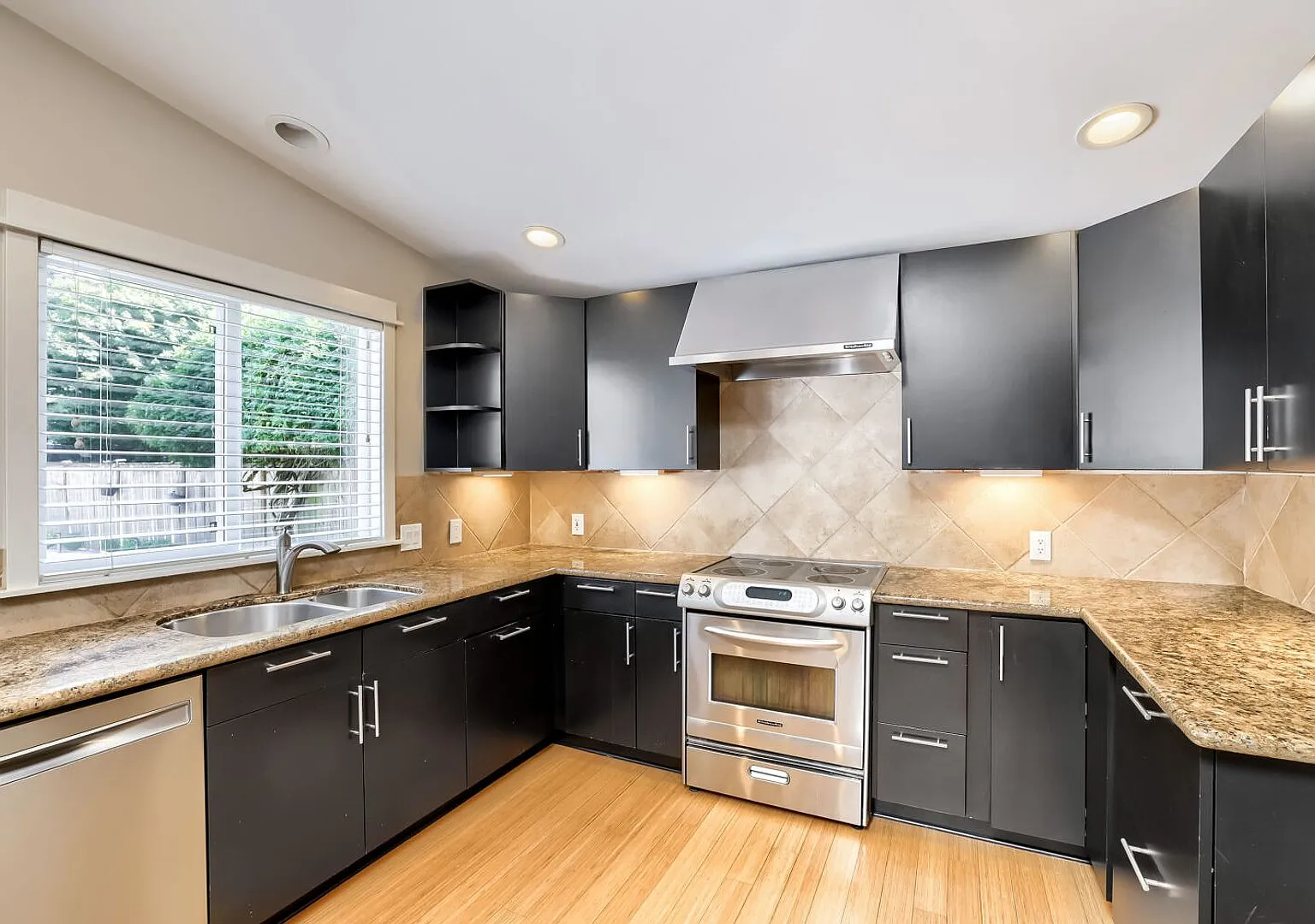 Updated Kirkland Home with Expansive Private Backyard! — Photo 3