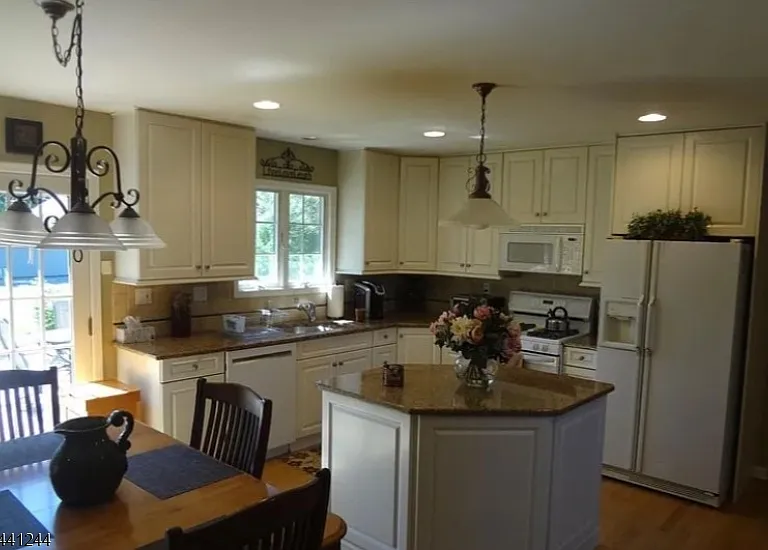 246 Fresh Ponds Rd — Photo 25