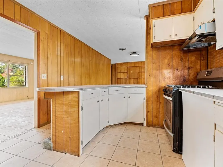 3204 Gordon St — Photo 3