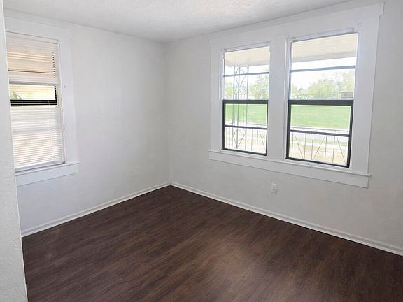 4th image of 2806 Park Dr