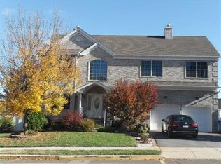 2 Berkley Blvd, Iselin, NJ 08830