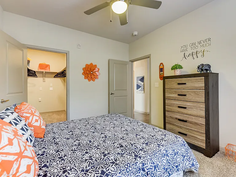 Riverside Apartments — Photo 8