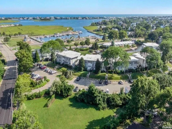 35 Library Avenue #6 i, Westhampton Beach, NY 11978