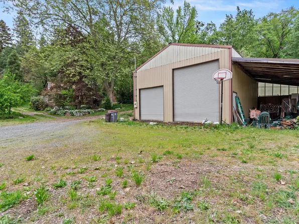 2973 Pioneer Rd, Medford, OR 97501