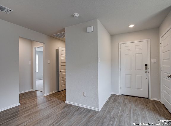 3rd image of 5403 Frederick Bluff