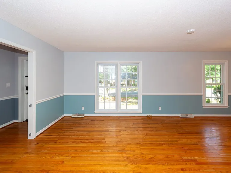 109 Runnymede Ln — Photo 6