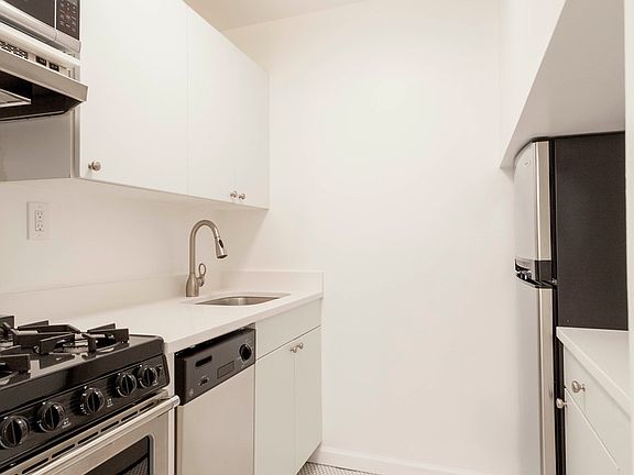 3rd image of 43 W 16th St APT 8F