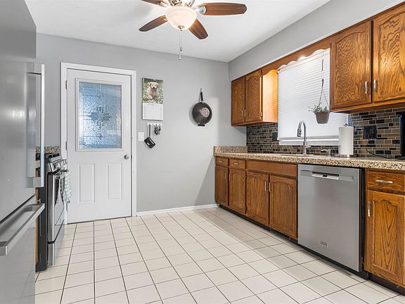 5th image of 10743 China Berry Ln