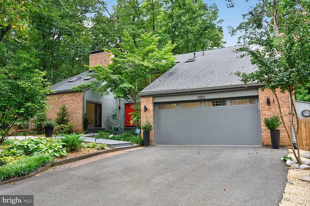 4 bed, 3.5 bath, 4282 sqft, $7,500 — Photo 1